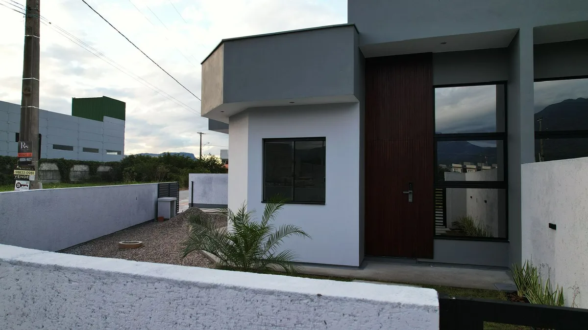 Casas Novas na Guarda do Cubatão – Terreno de Esquina na Avenida Principal – foto 1